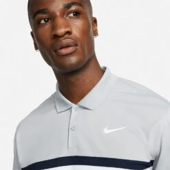 Nike Dry Victory Colourblock Golf Polo Shirt -FootJoy Sales Store Nike SS22 Dry Victory Colourblock Golf Polo Shirt DH0845 077 M Smoke Grey Obsidian White model 2